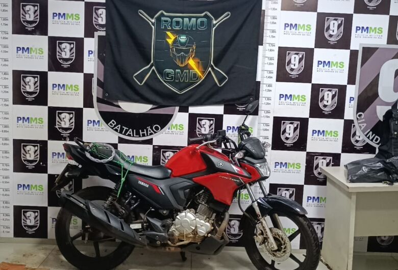 Rejeitado pela ex, homem sai para procurar cachorro, furta moto e acaba preso