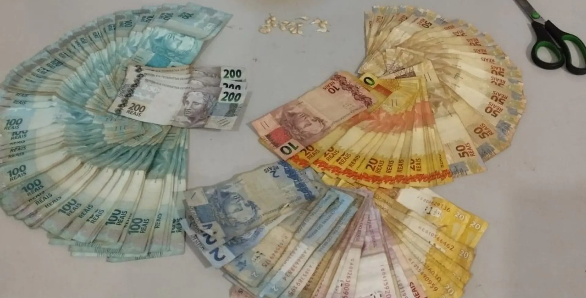 Traficante é preso ao ser denunciado por roubo e agressão por cliente no Rouxinóis