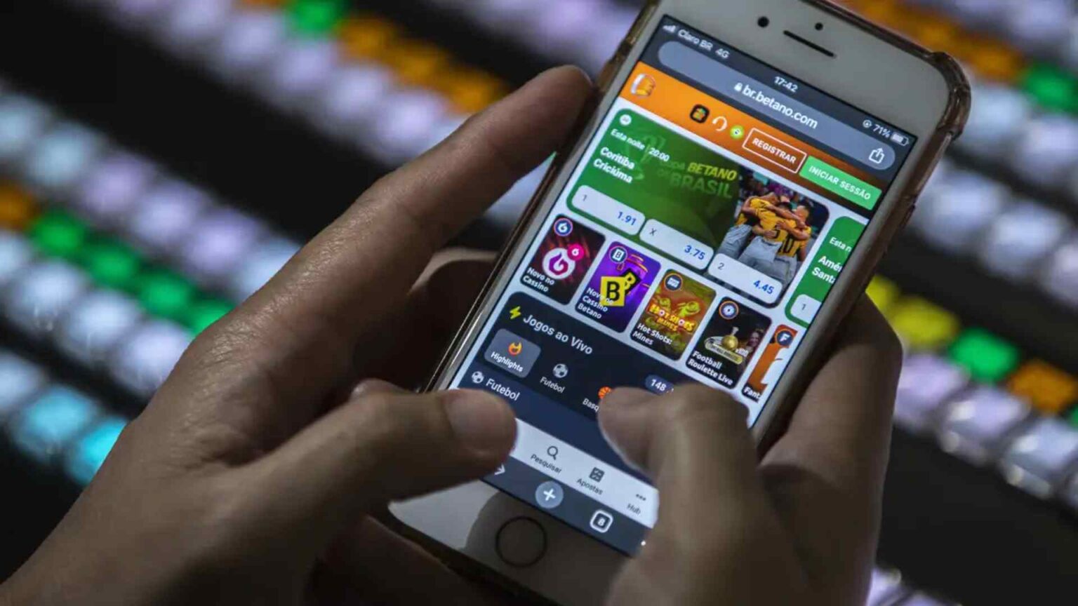 Últimas Notícias  Brasil  Rio de Janeiro  Gastos com apostas online no Rio chegam a R$ 2,2 bilhões anualmente Brasil Gastos com apostas online no Rio chegam a R$ 2,2 bilhões anualmente