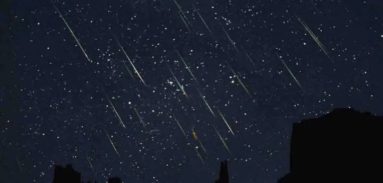 Agosto reserva eclipse lunar, chuva de meteoros Perseidas e alinhamento planetário em MS Agosto reserva eclipse lunar, chuva de meteoros Perseidas e alinhamento planetário em MS