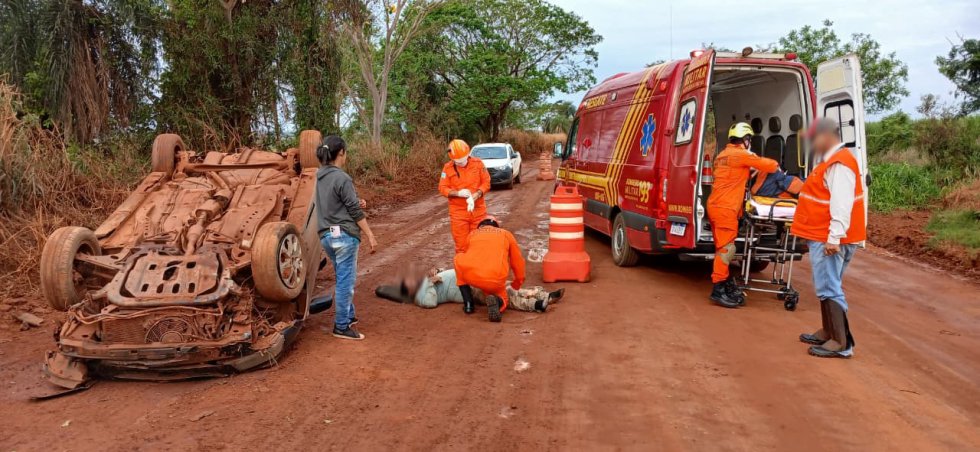 ANGÉLICA: Capotamento deixa motorista ferido em estrada entre município e o Rio Ivinhema