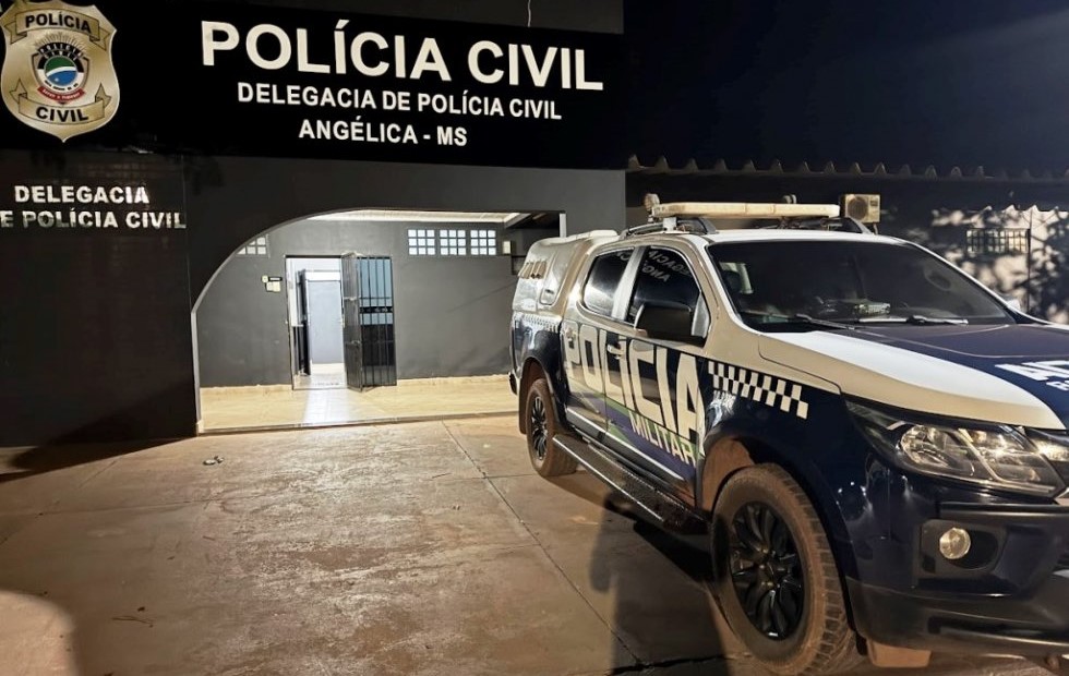 ANGÉLICA: Homem é ameaçado com faca por colega de trabalho em hotel