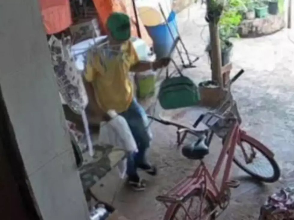 Ladrão arromba casa, come, bebe cerveja e leva dinheiro