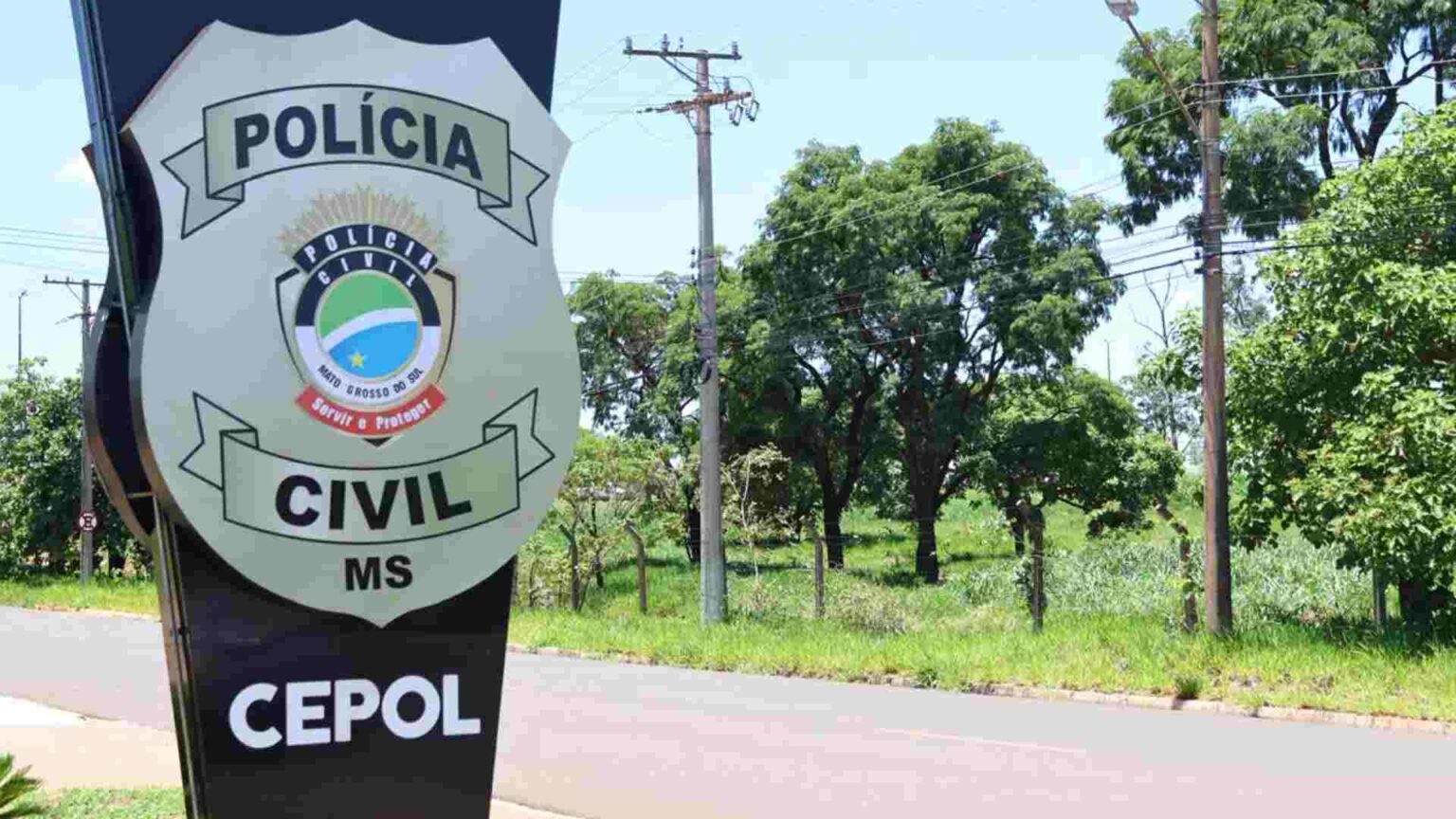 Mulher acorda com desconhecido dentro do quarto no Jardim Noroeste