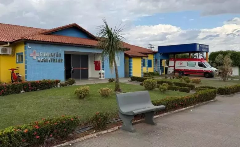 Criança de três anos abre portão de casa e morre atropelada