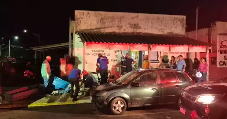 Homem é assassinado a facada após tentar impedir fuga de motorista que causou acidente