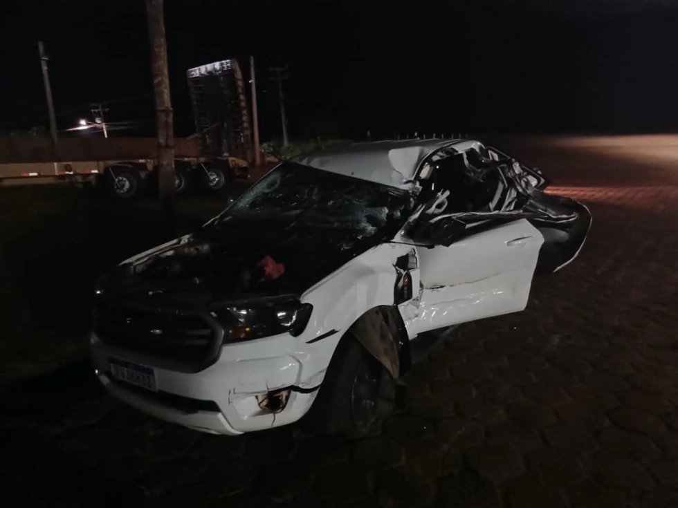 Motorista fica preso nas ferragens em acidente na rodovia BR-163