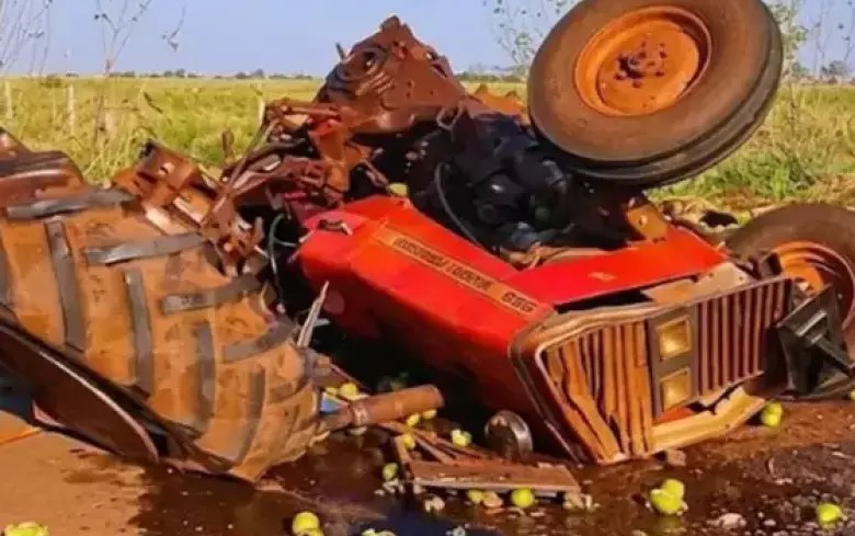 Mulher morre após trator ser atingido por carreta na rodovia