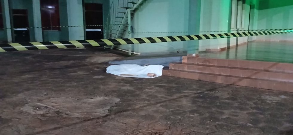 Os primeiros levantamentos apontam que ele tenha se jogado de forma intencional do alto da igreja, porém, as circunstâncias do fato deverão ser apuradas de forma oficial pelas autoridades.