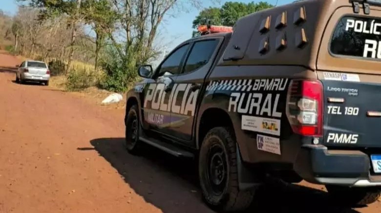 Homem é assassinado a tiros e facada, ex de namorada é suspeito